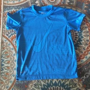 Boys Nike tee size 7